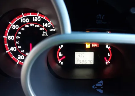 2013 Toyota Matrix S z USA, uszkodzony, nr VIN 2T1KE4EE1DC051430